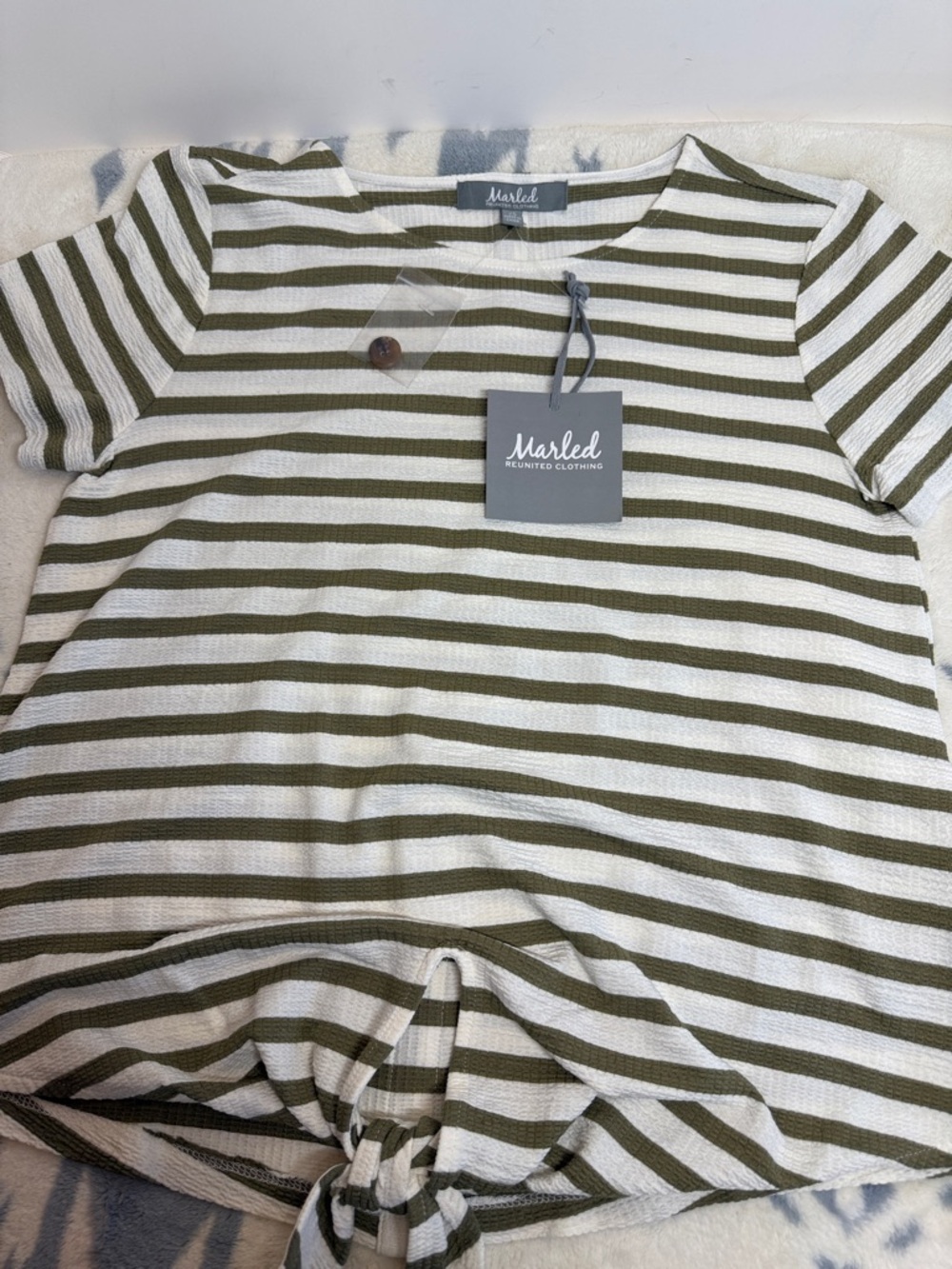 Marled Olive & Cream Knotted Stripe Tee with Buttons down back. Sz XS